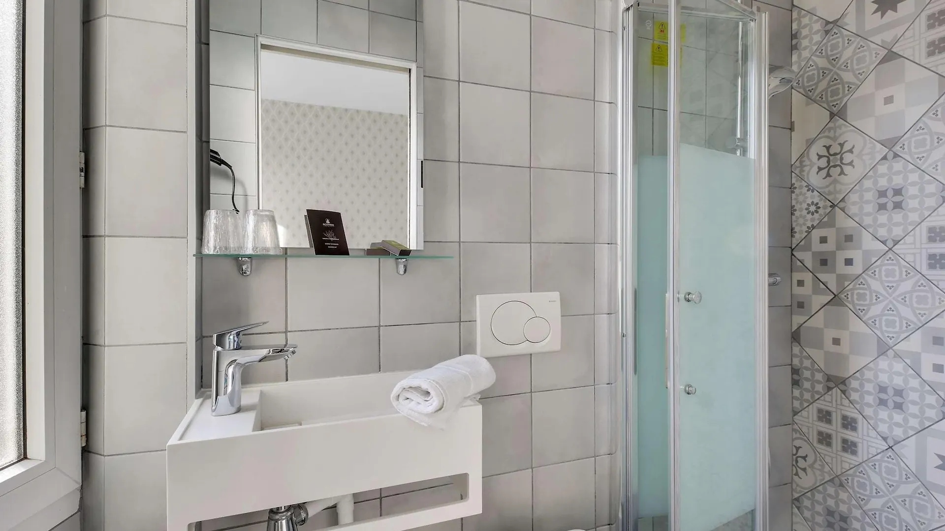 Hotel Riviera Elysees Parigi
