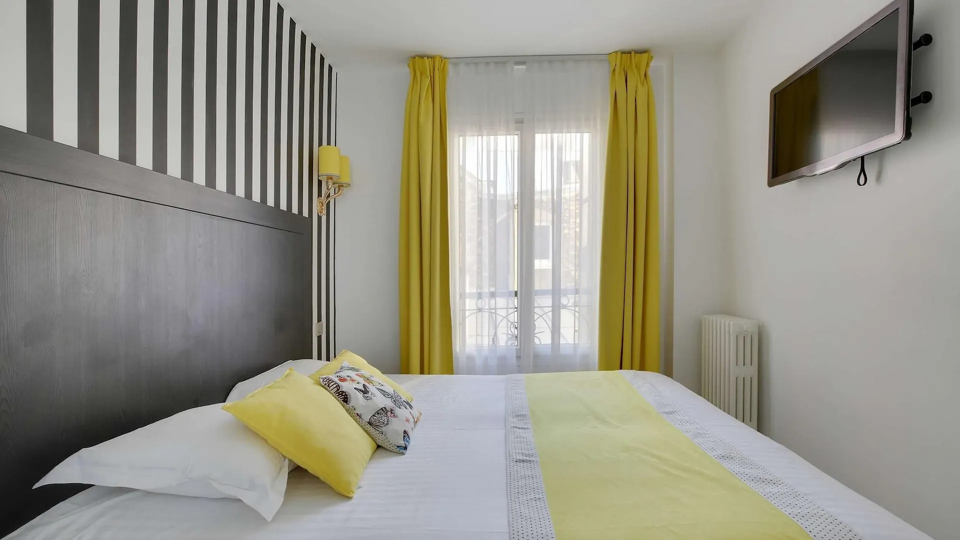 Hotel Riviera Elysees Parigi