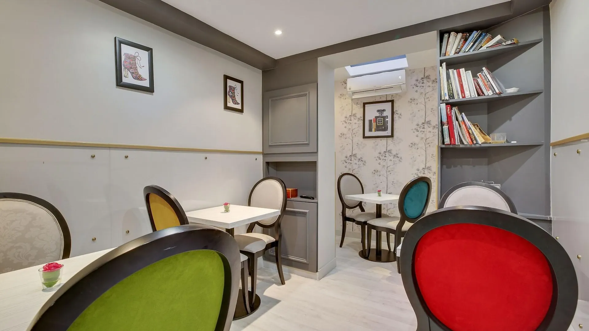 Hotel Riviera Elysees Parigi