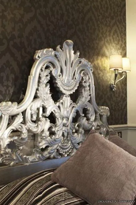 Hotel Riviera Elysees Parigi