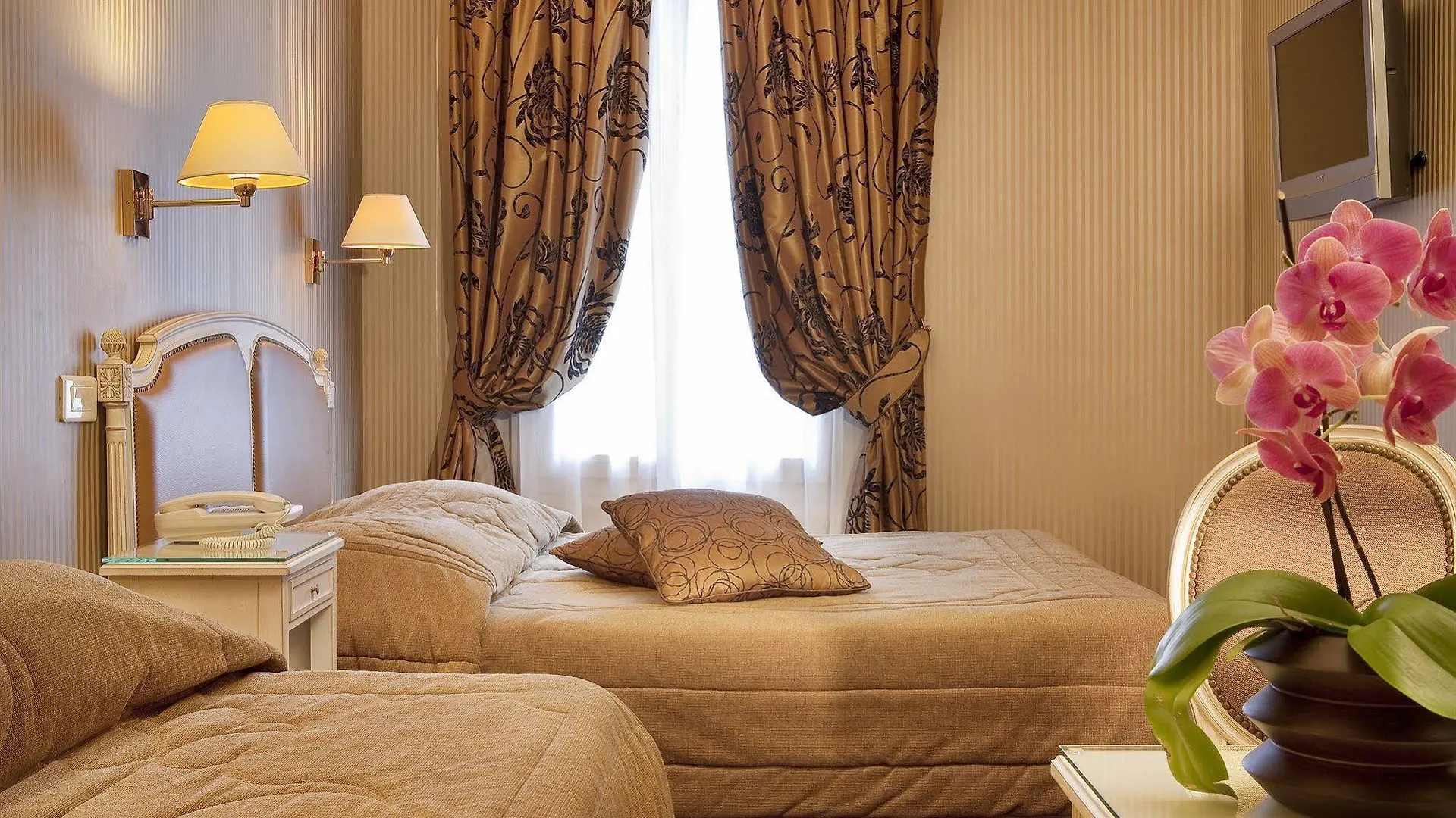 Hotel Riviera Elysees Parigi 3*,  Francia