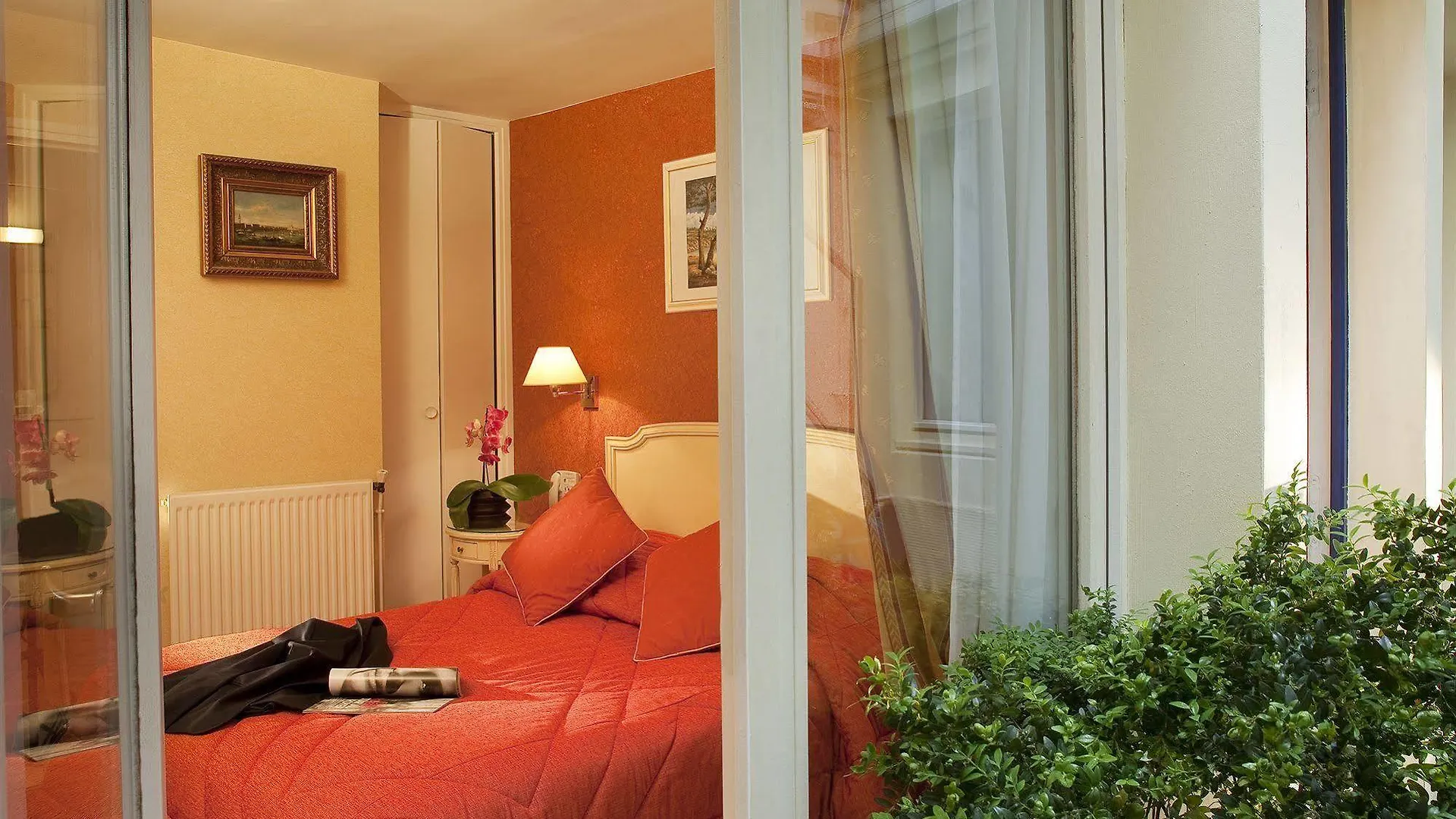 Hotel Riviera Elysees Parigi